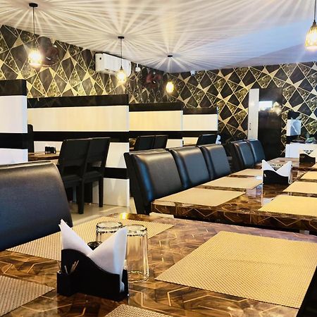 Sketch Family Restaurant & Rooms วิสาขปัตนัม ภายนอก รูปภาพ